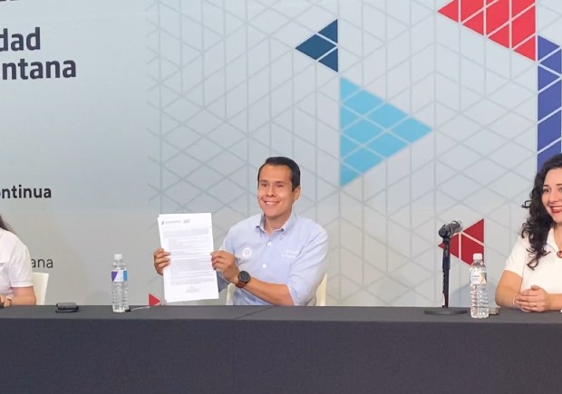 Daniel Carrillo firma pacto por la Primera Infancia en busca de promover el apoyo a menores