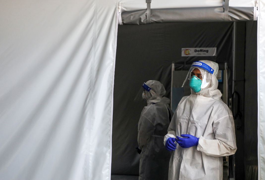 Malasia impone confinamiento casi total ante alza de casos de Covid-19