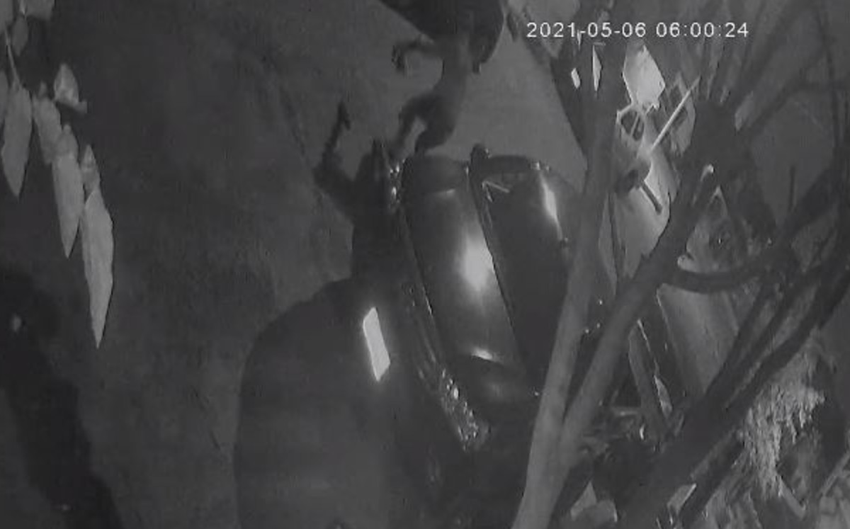 VIDEO: Captan robo de catalizador en San Nicolás
