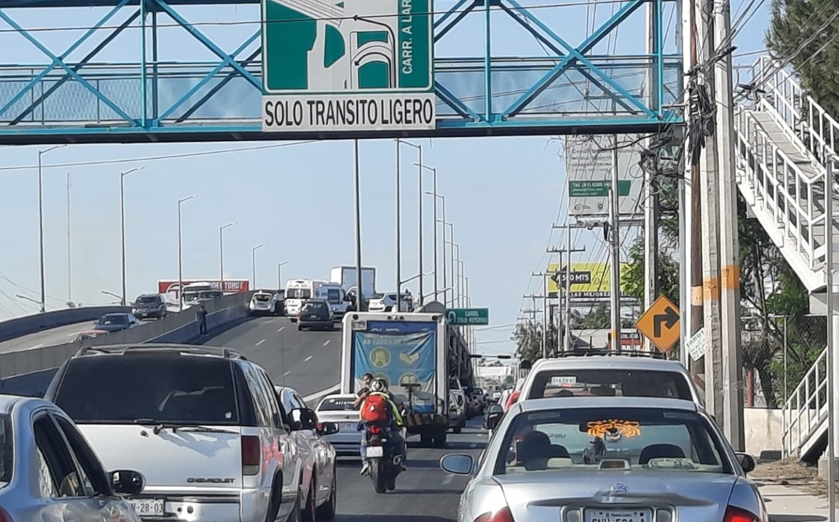 Carambola provoca cierre en la Carretera a Nuevo Laredo; hay 3 lesionados