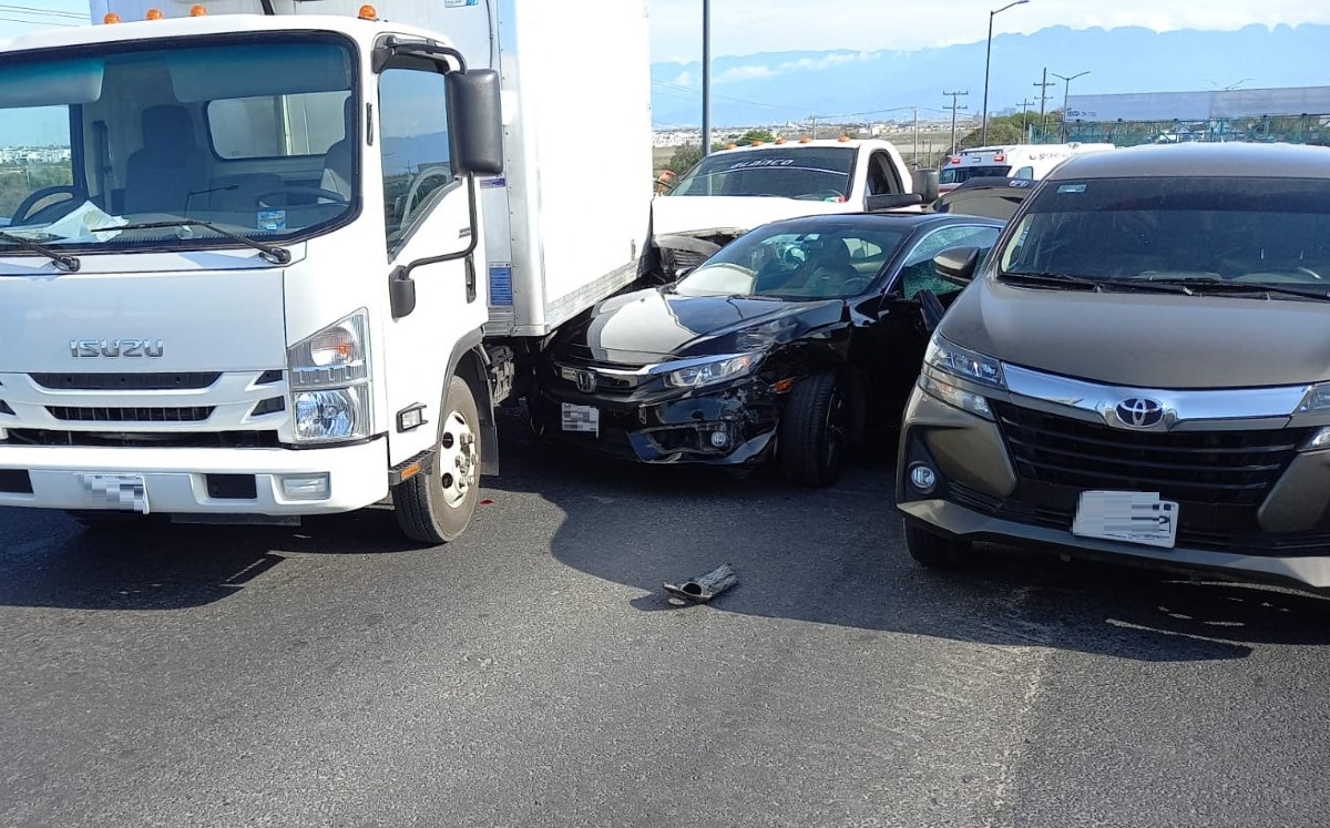 Carambola provoca cierre en la Carretera a Nuevo Laredo; hay 3 lesionados