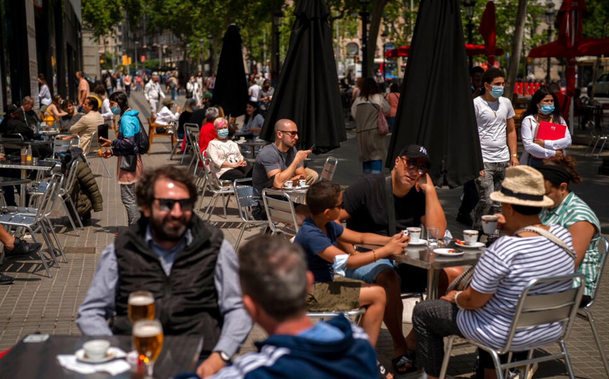 Disminuyen drásticamente los nuevos casos de COVID-19 en Europa