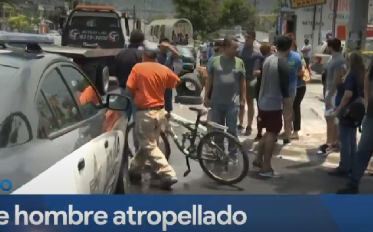 Hombre se baja a reclamar choque a su auto y muere arrollado