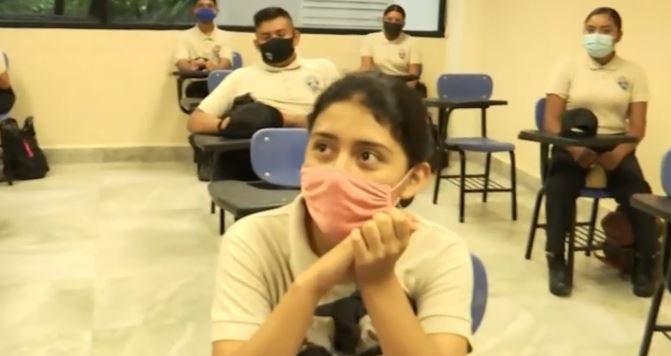 Regresan a clases presenciales en la preparatoria Mariano Escobedo en San Bernabé