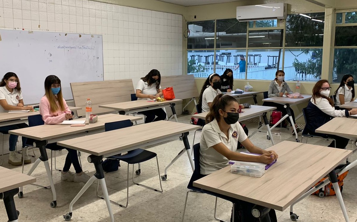 Regresan a clases presenciales alumnos de la escuela Normal Miguel F. Martínez