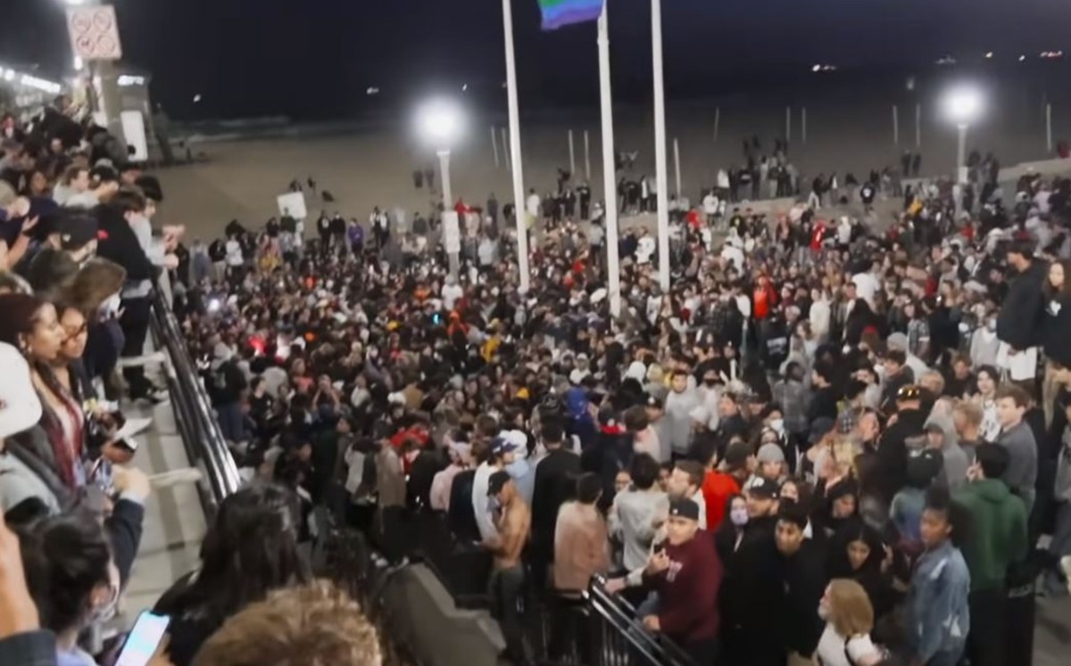 Fiesta de joven latino en EU se sale de control luego de ser difundida invitación en TikTok