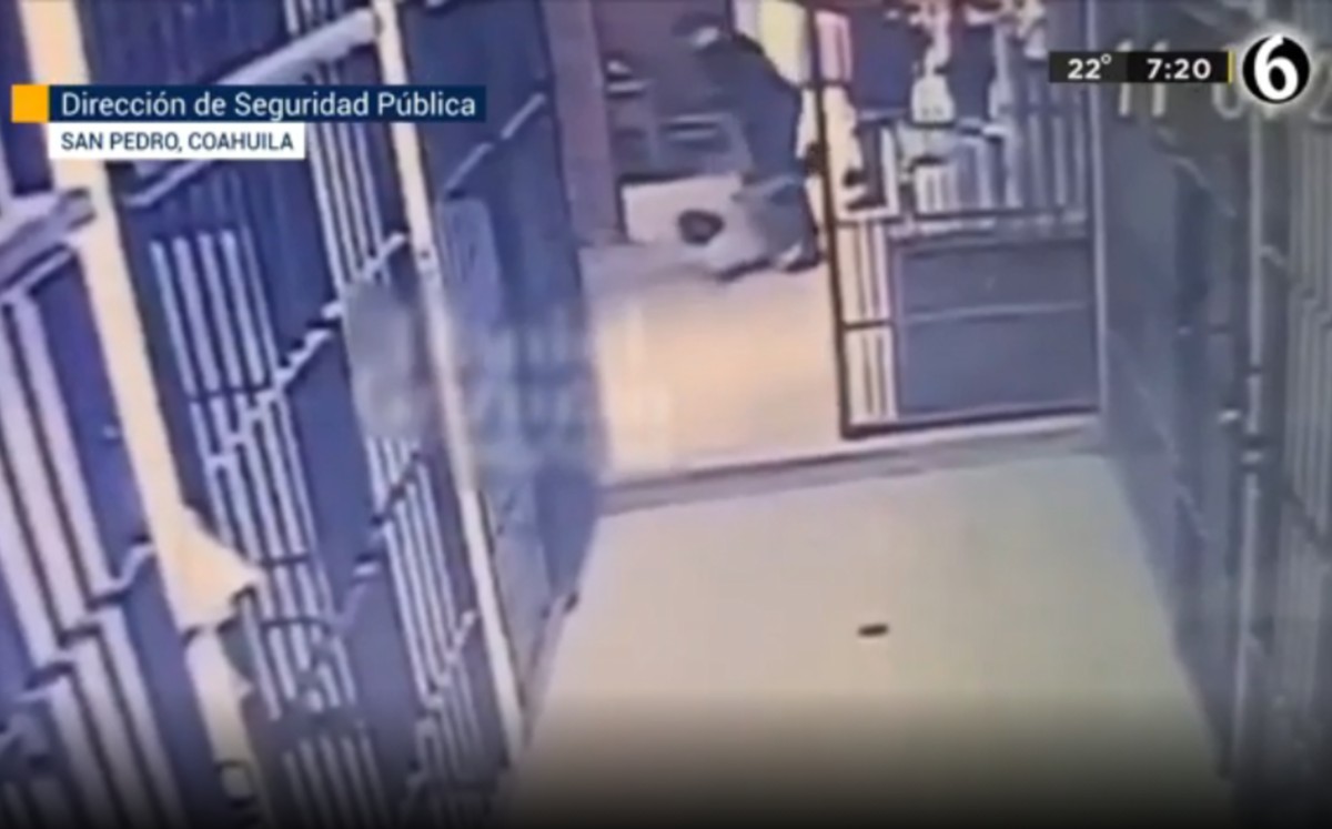 Revelan videos de Policías de San Pedro golpeando a ‘El Tijeras’ antes de morir