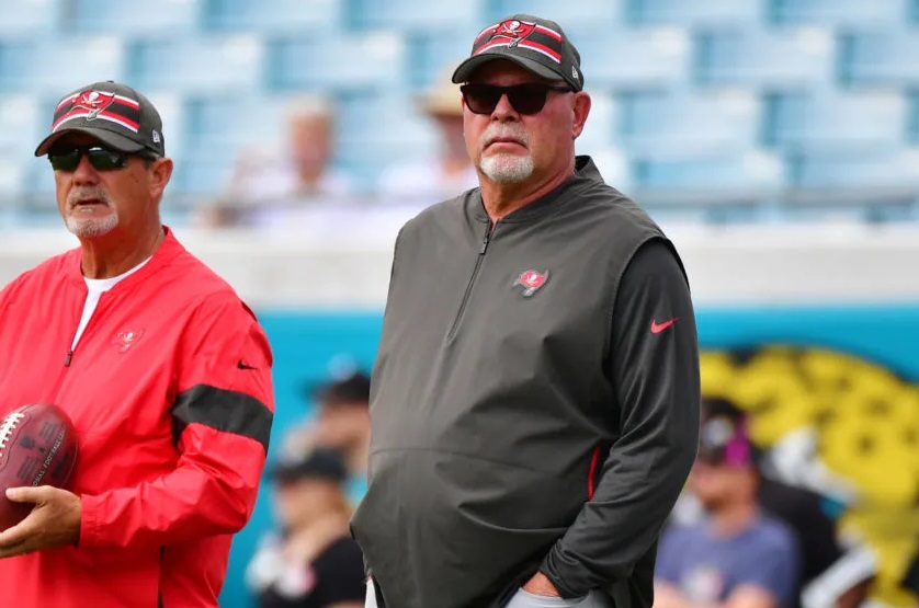 Bruce Arians crítica a jugadores de Tampa Bay por no ir a entrenar