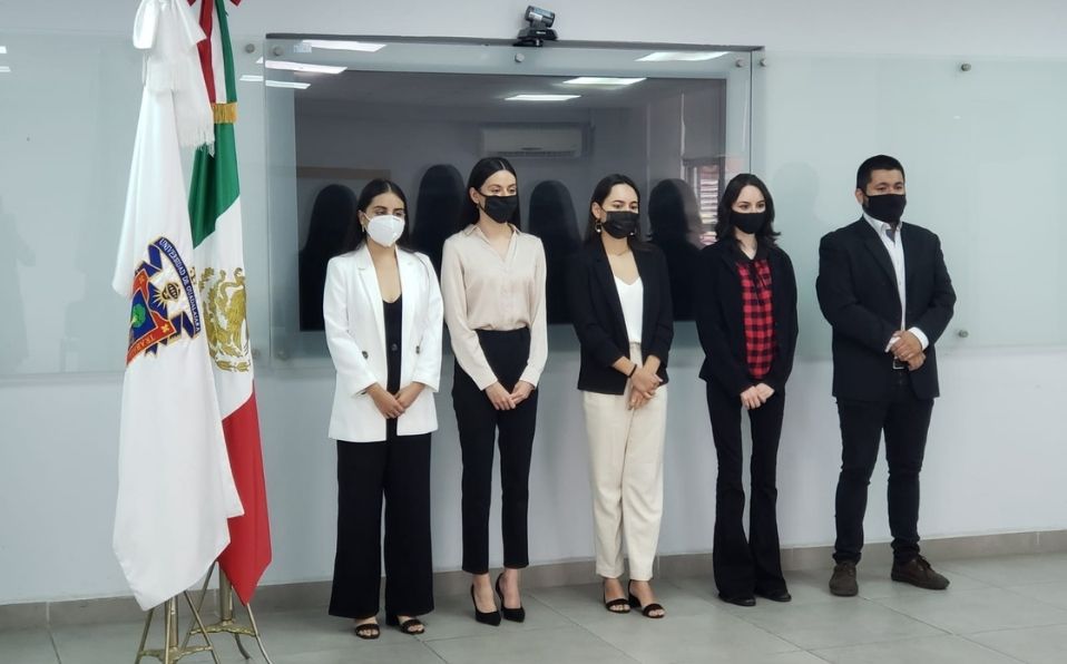 Toman protesta egresados en Arquitectura