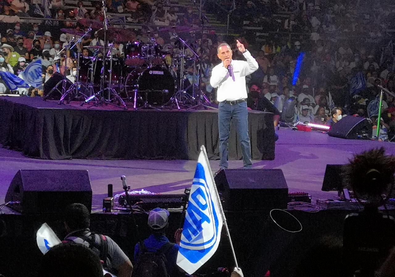 Fernando Larrazabal Bretón cierra su campaña en la Arena Monterrey