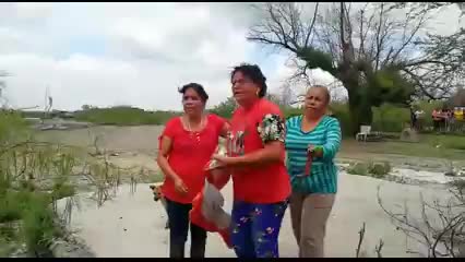 Familiares de mineros atrapados 