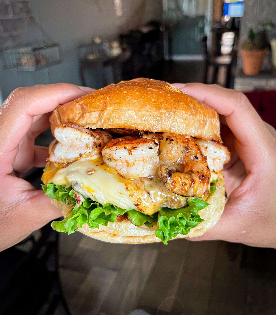 Visita uno de los cinco restaurantes temáticos del AMG