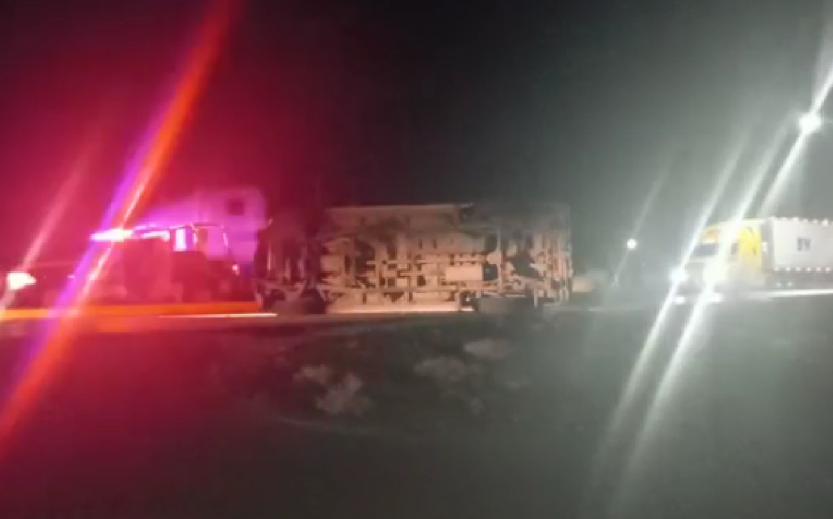 Conductor de patrulla de la policía Municipal dormita al volante y termina volcado en La Laguna