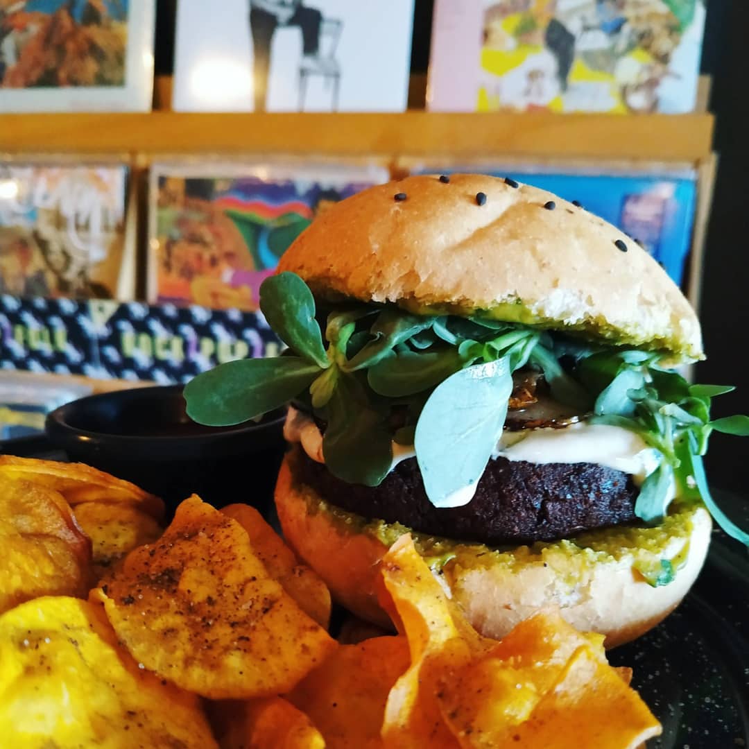 Visita uno de los cinco restaurantes temáticos del AMG
