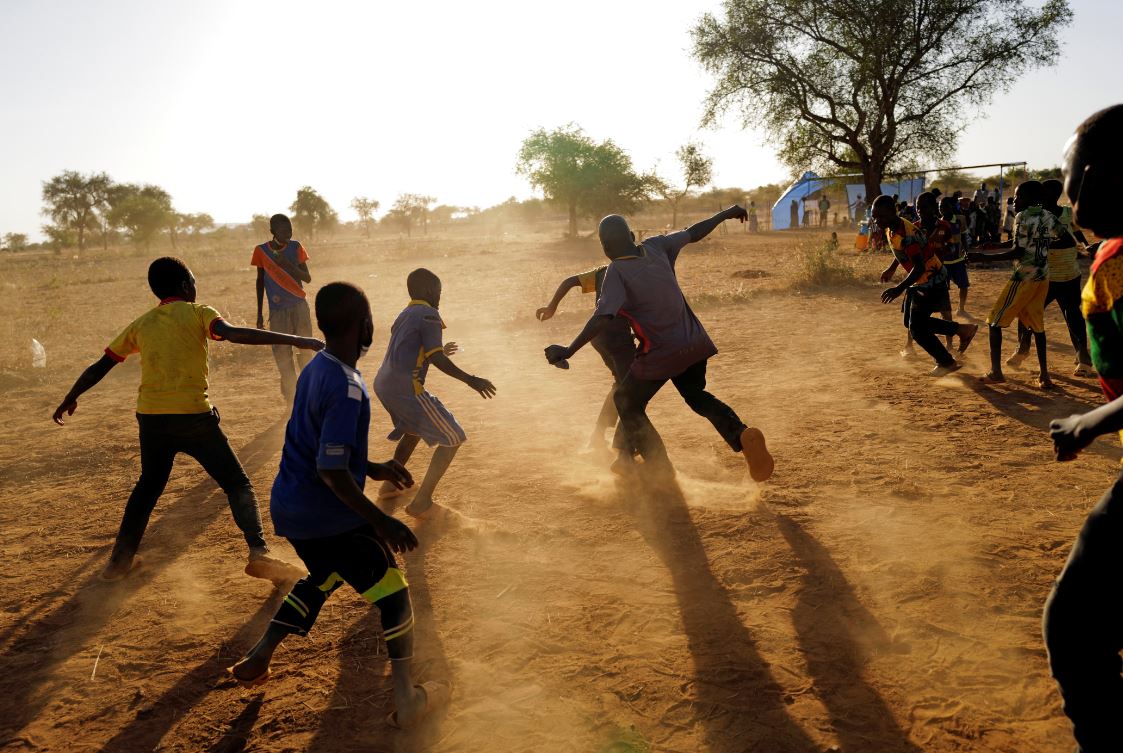 Masacran a un centenar de civiles en aldea de Burkina Faso