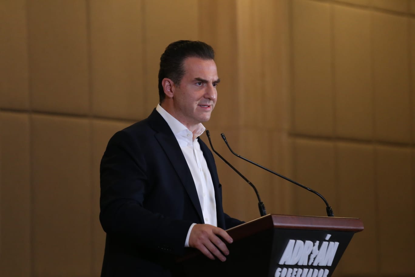 Se declara ganador Adrián de la Garza en elecciones por la gubernatura de NL