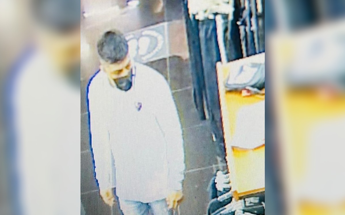 Capturan a joven por robo en tienda deportiva en San Pedro; cómplices huyen en camión