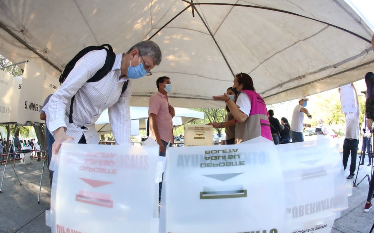MINUTO A MINUTO: INE reporta que participación ciudadana fue de entre 51.7% y 52.5%