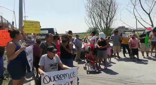 Bloquean Anillo Periférico habitantes de la colonia Villas de San Francisco por falta de agua 