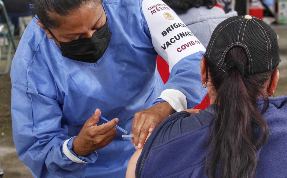 Llega primera dosis anticovid a mayores de 40 años en 12 municipios