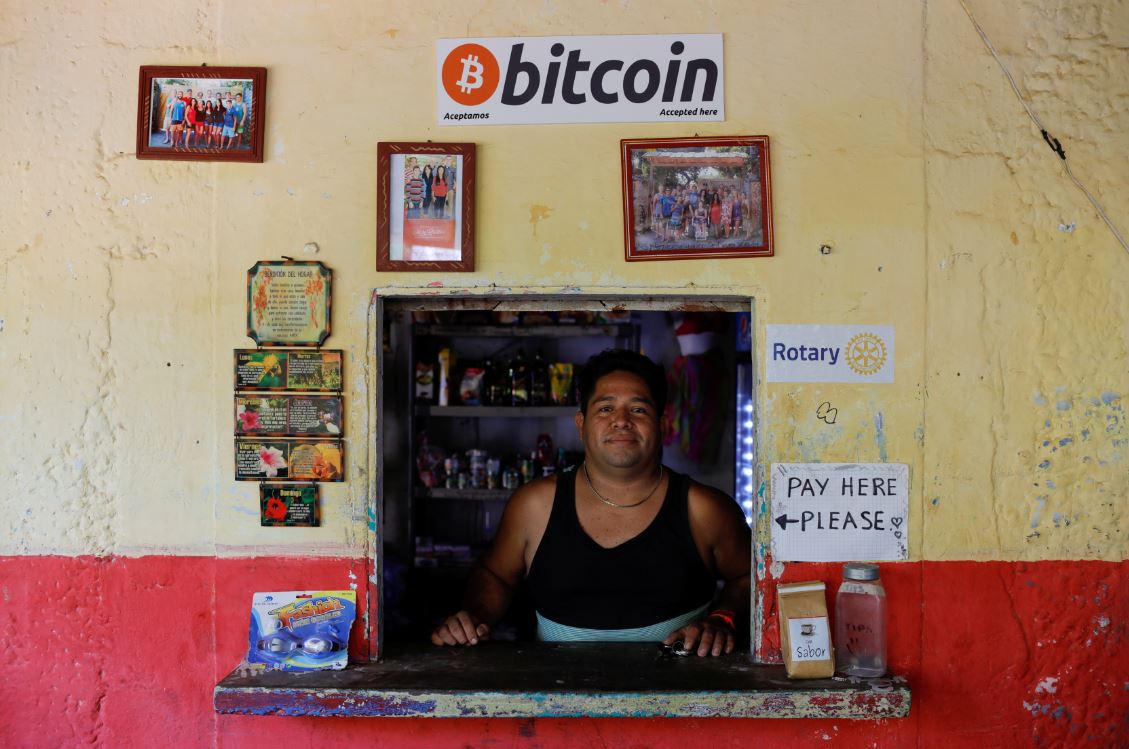 FMI ve problemas legales y económicos en decisión de El Salvador de adoptar el Bitcoin