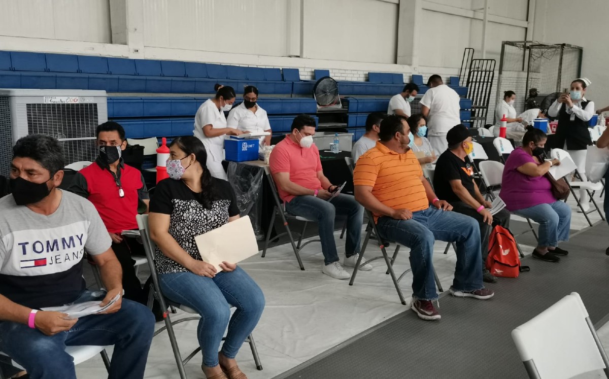 Inicia vacunación contra Covid-19 de 40 a 49 años en San Pedro