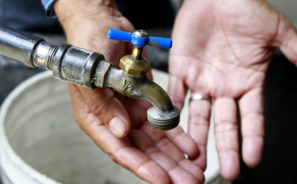 Anuncian cortes y baja presión de agua en sector de Cumbres