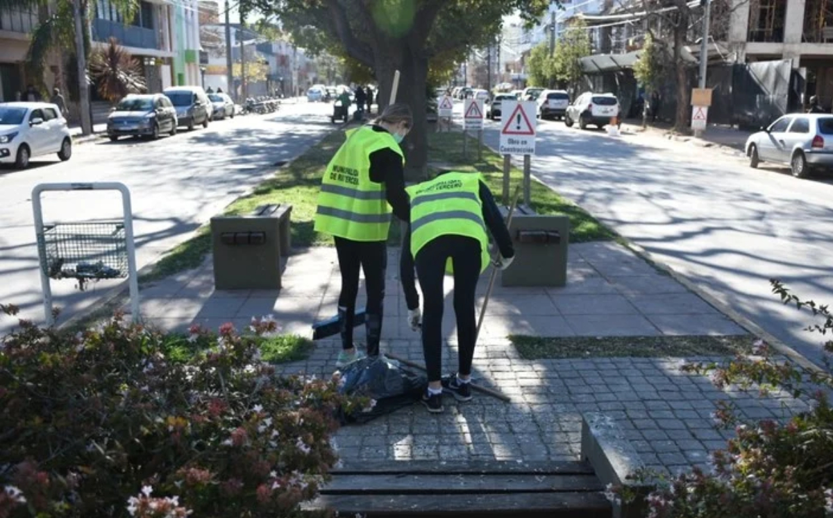 Autoridades planean castigar con servicio comunitario a quienes acudan a fiestas en pandemia