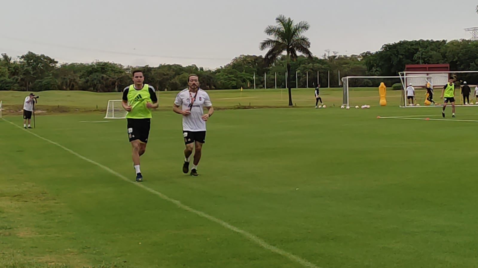 Florian Thauvin ya entrenó en cancha