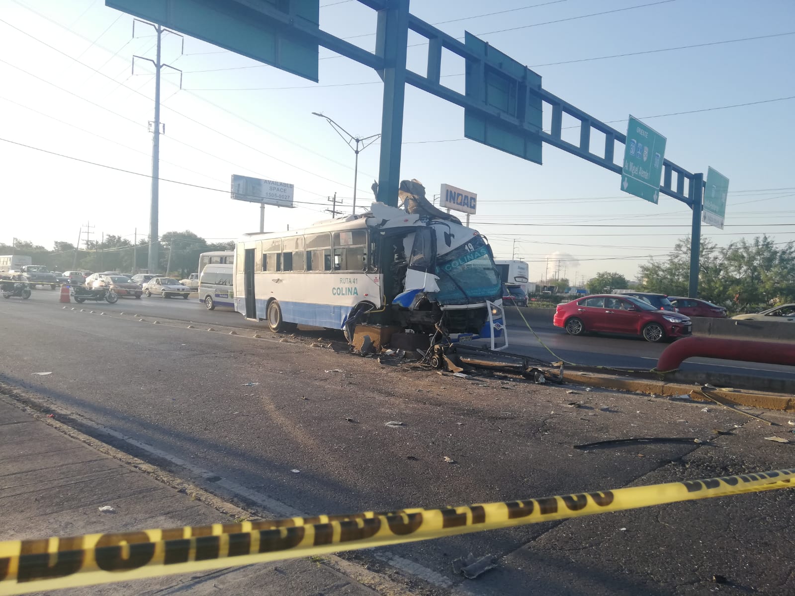 Muere joven de 25 años tras estrellamiento de ruta urbana en Apodaca
