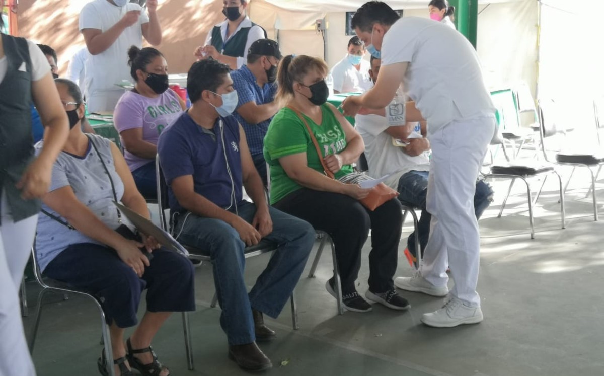 Arranca aplicación de vacunas contra Covid-19 para adultos de 40 a 49 años en Apodaca
