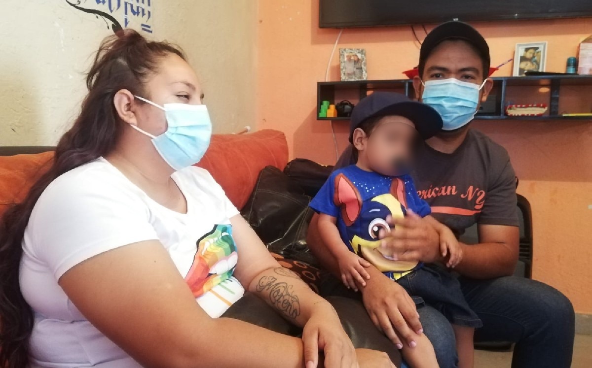 Padres de Jamie buscan ayuda para su pequeño; tiene cáncer en sus ojos