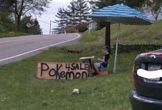 Niño vende sus cartas Pokémon para salvar a su perrito; recibe inesperada sorpresa de empresa