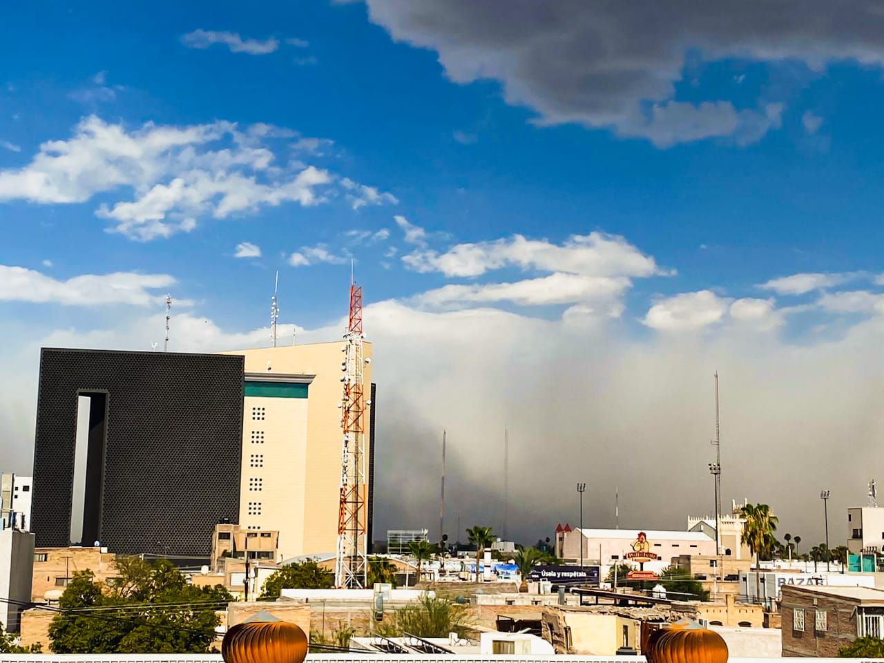 ¿Metiste la ropa? Aquí las fotos de la lluvia lagunera de esta tarde