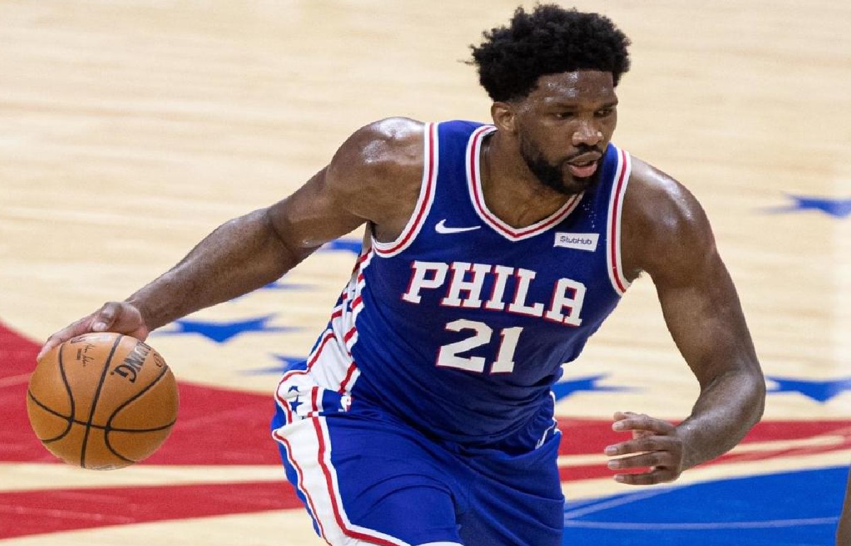 Joel Embiid con la posibilidad de firmar un nuevo contrato en su carrera