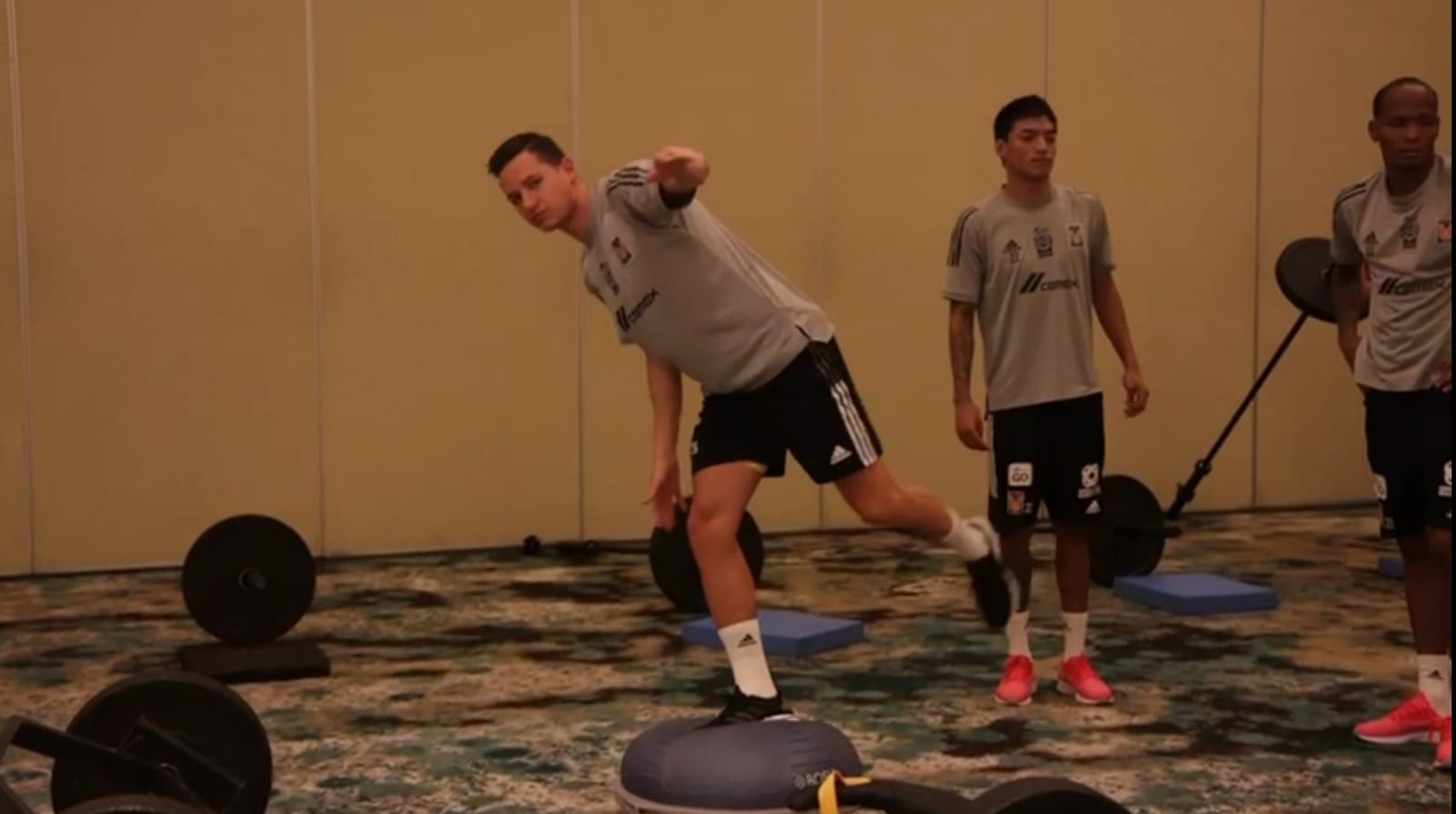 Florian Thauvin ya entrenó al parejo