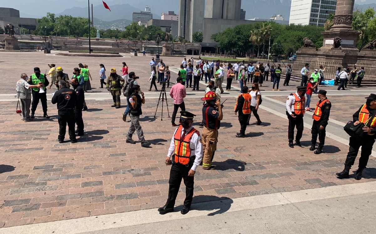 Realizan simulacro en Palacio de Gobierno en Nuevo León 