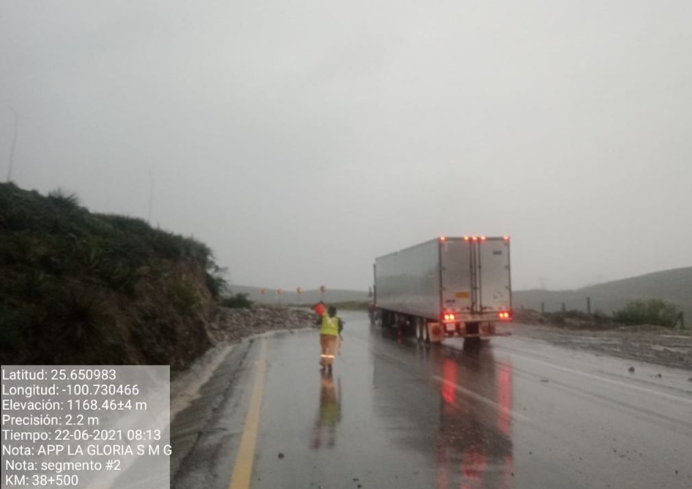 Lluvias provocan deslave en la carretera libre Monterrey-Saltillo
