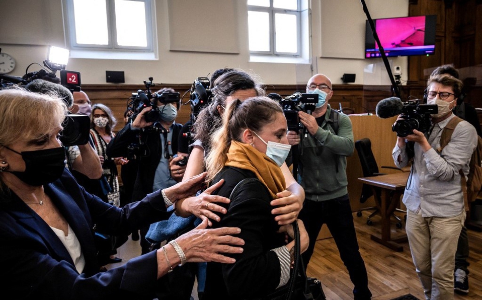 Mujer va a juicio por matar a su padrastro luego de haberla violado desde los 12 años