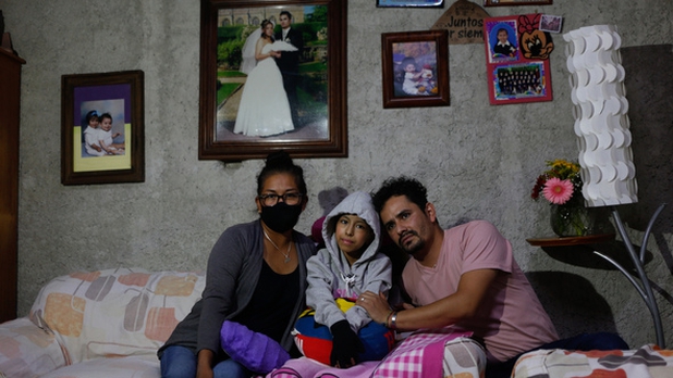 Tocar el violín transporta a Cami y la hace olvidar el cáncer que padece