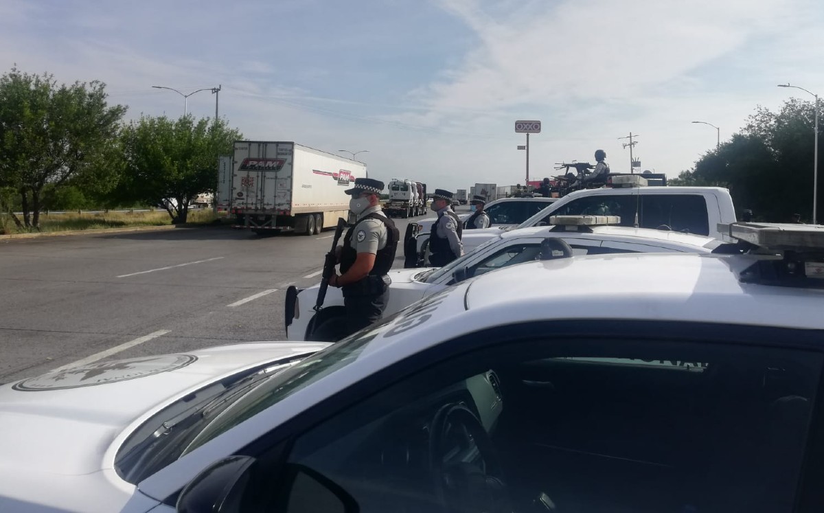 Montan operativo de seguridad en la carretera Monterrey-Nuevo Laredo