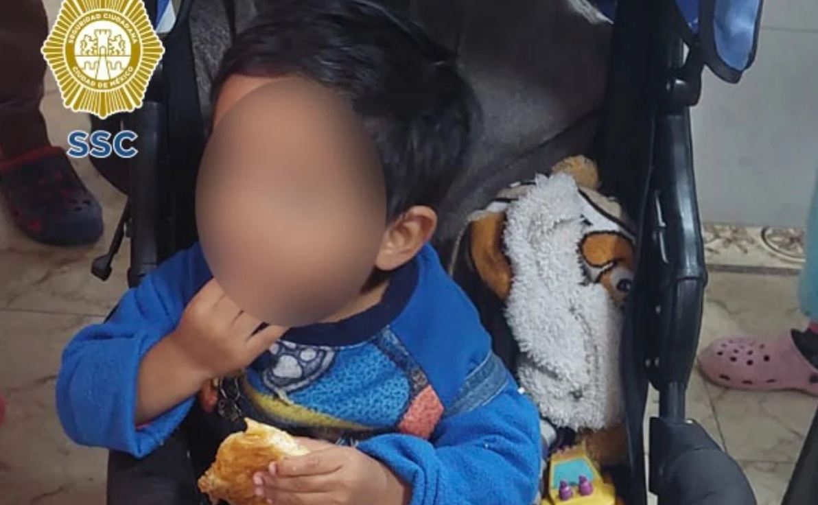 Abandonan a menor en una carriola en calles de CDMX 