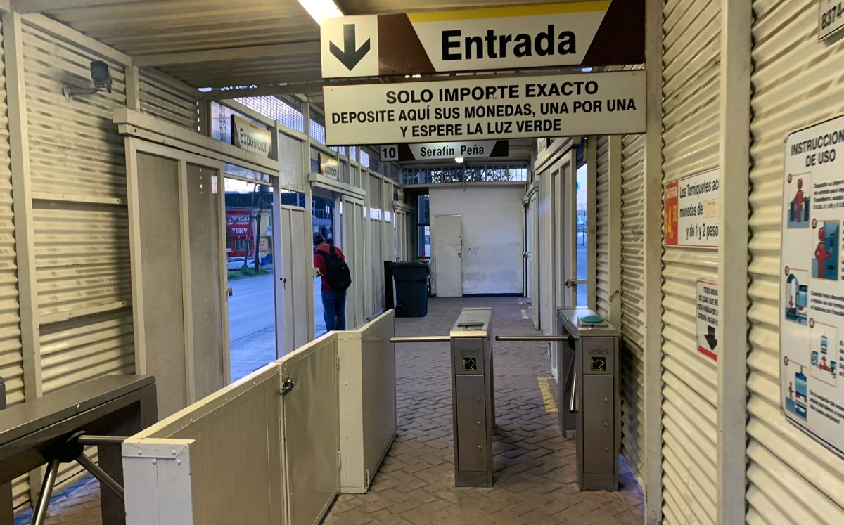 Fallas en máquinas feriadoras de Transmetro afectan a usuarios en Guadalupe