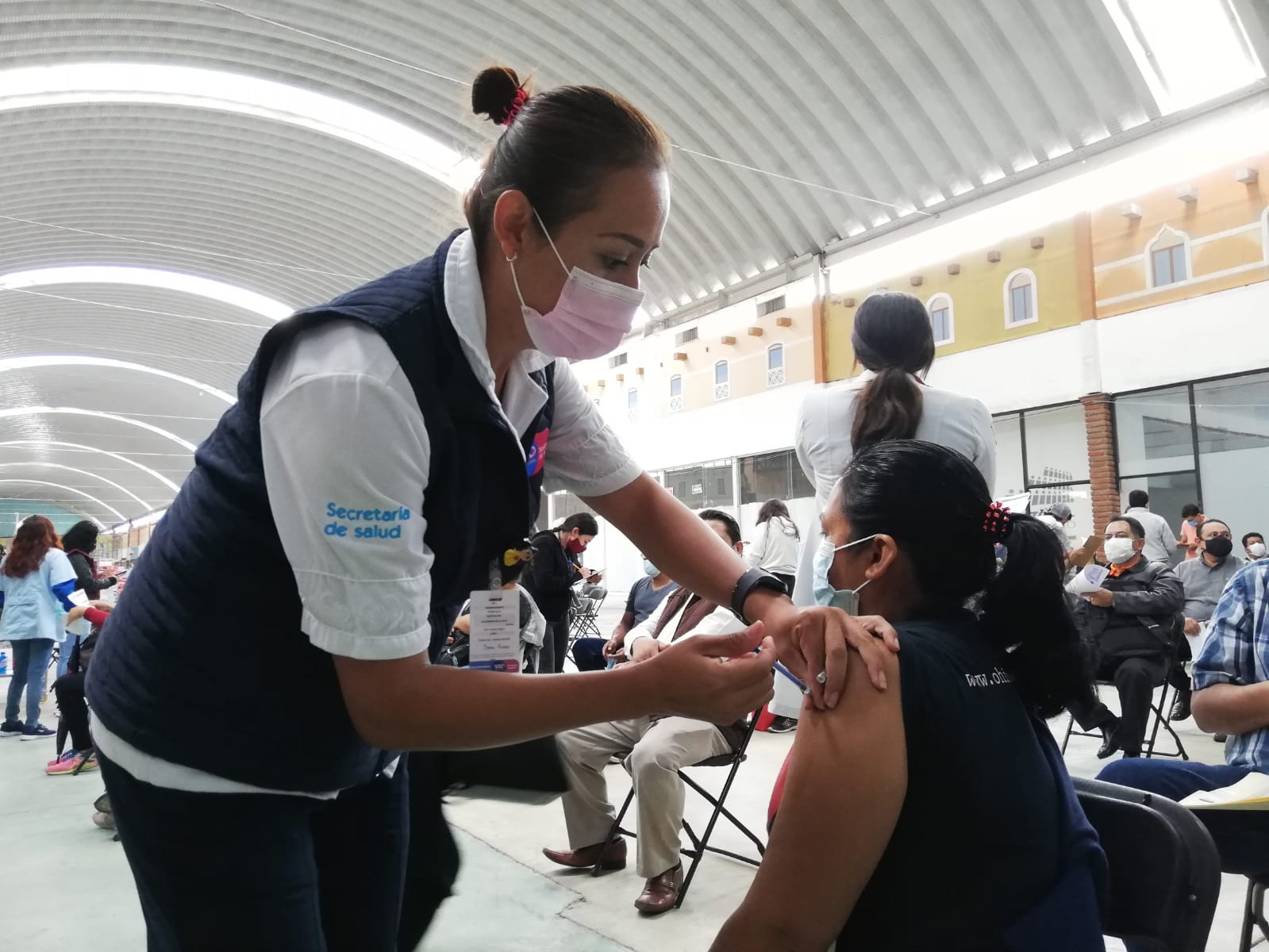 Inicia vacunación de personas de 40 a 49 años en León
