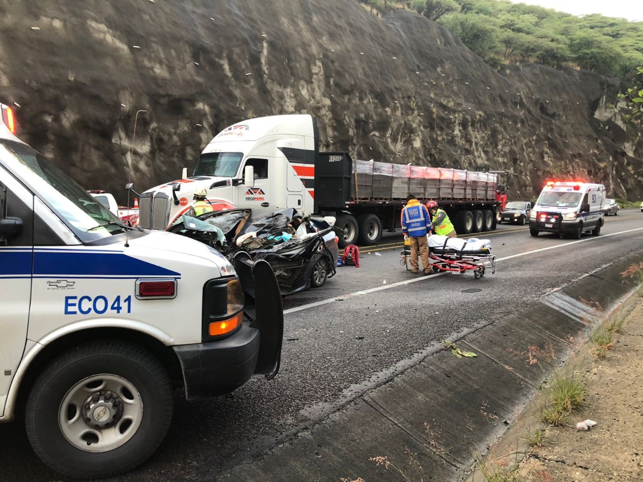 Muere mujer tras choque en carretera San Felipe - Silao