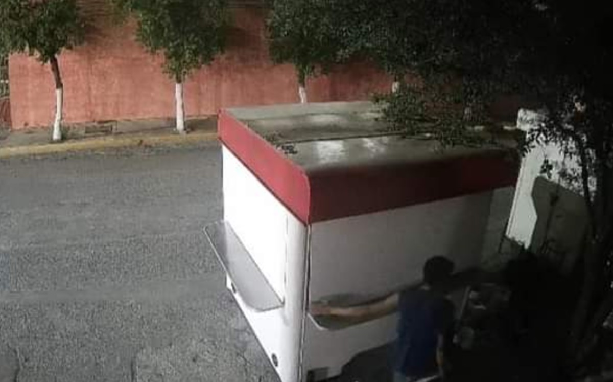 Roban puesto de tacos y mecedora en colonias al sur de Monterrey