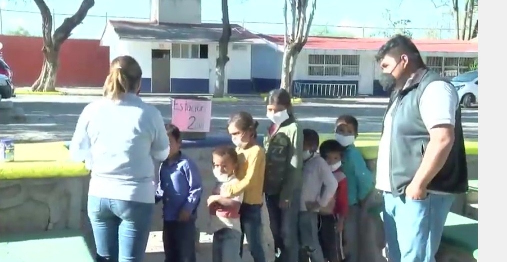 Migrante obtiene título como Licenciado en Pedagogía