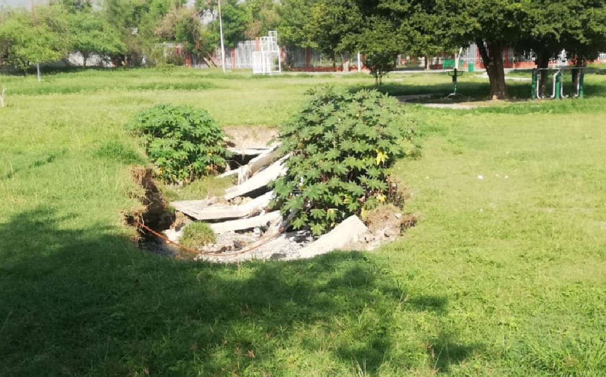 Preocupa socavón frente en parque pública frente a escuelas en Guadalupe