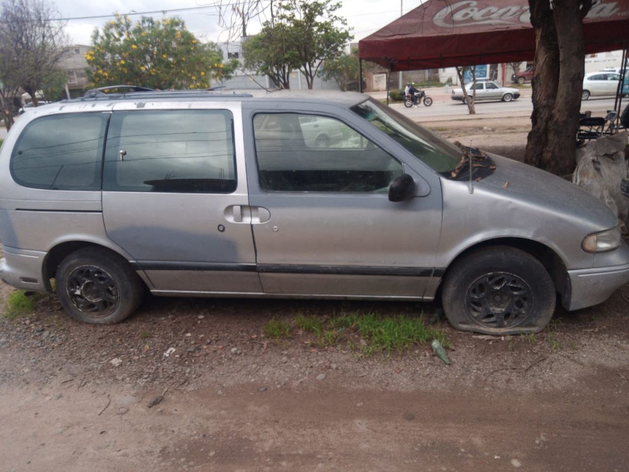 Tránsito de León retira 6 vehículos abandonados en zona oriente