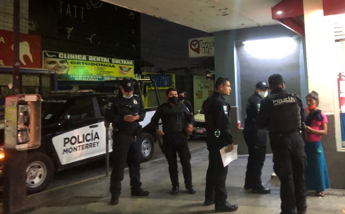 Abandonan a bebé afuera de tienda de conveniencia en el Centro de Monterrey